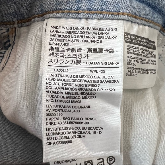 Levi’s Light Wash Mid Rise Boyfriend Jeans Size 18 NWT - Picture 13 of 16